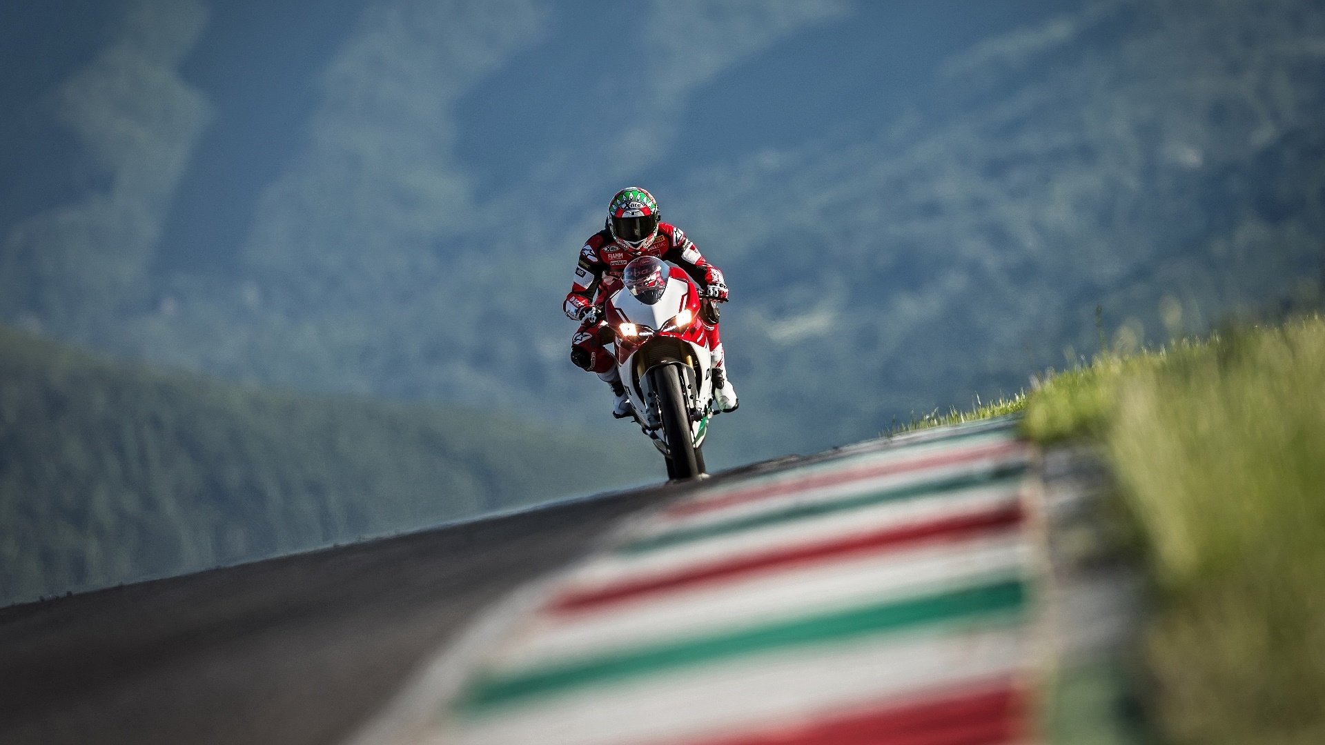 利拉德连办7站说唱篮球赛，一人点燃整个休赛期的跨界狂人|hb电子APP